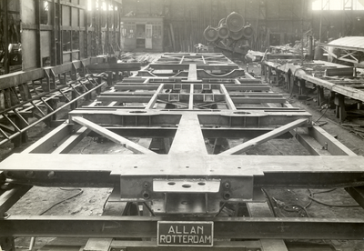 806037 Afbeelding van het onderstel van een mCD-rijtuig van een diesel-electrisch treinstel DE 3 (serie 11-50) van de ...